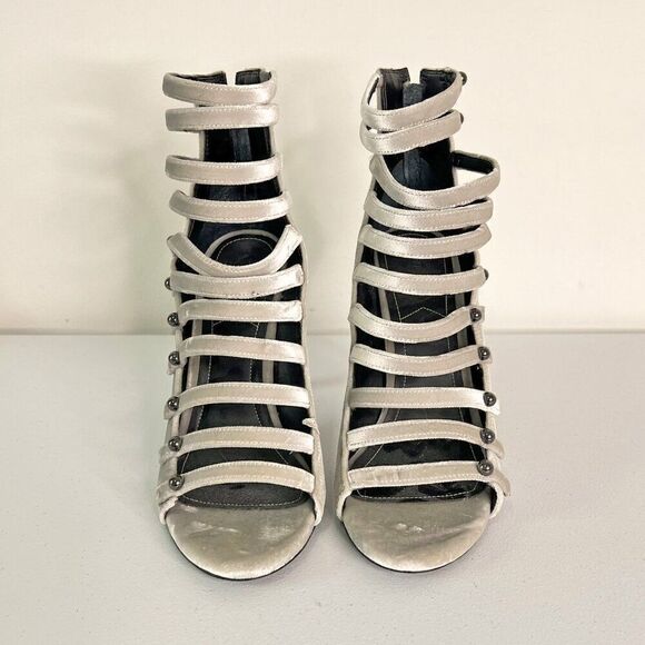 Kendall & Kylie Giaa Gray Velvet Strappy Open Toe Heels - Picture 2 of 7